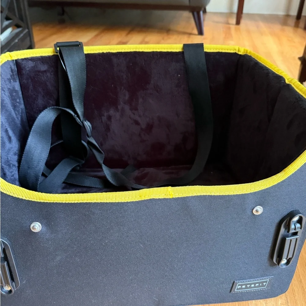 Premium Black Pet Car Seat Carrier like new